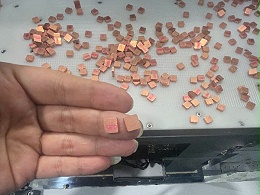 人工成本高？只需一臺擺盤機(jī)輕松解決！