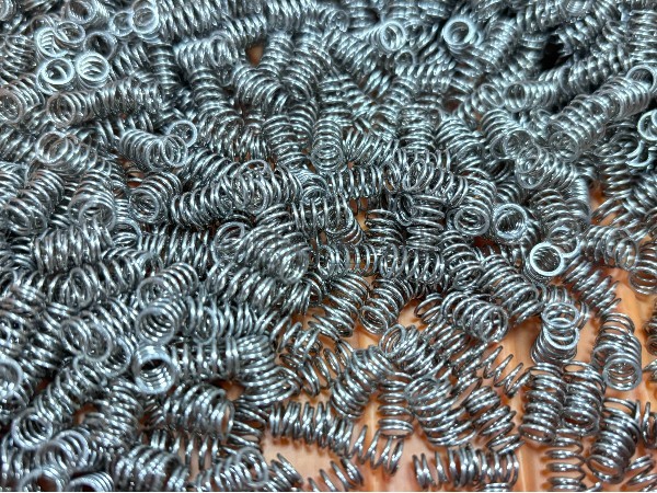 小彈簧如何實(shí)現(xiàn)自動(dòng)擺盤?唯思特整列機(jī)為你揭秘 小彈簧如何實(shí)現(xiàn)自動(dòng)擺盤?唯思特整列機(jī)為你揭秘