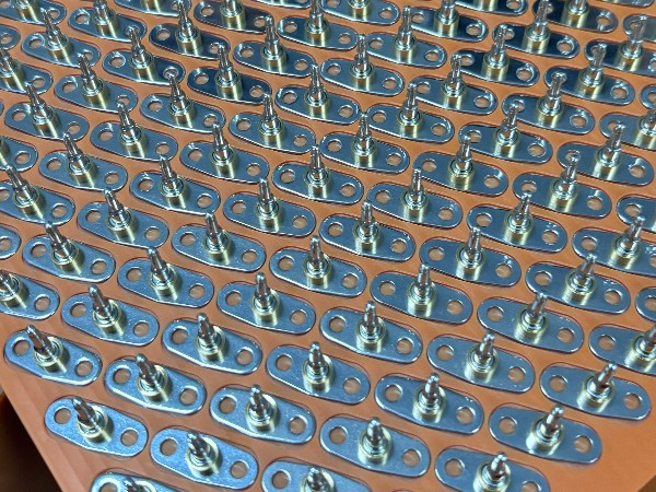 從汽車傳感器到醫(yī)療導管，看唯思特如何為不同行業(yè)定制自動化擺盤解決方案