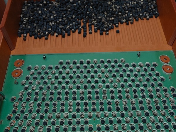 塑膠圓柱件自動排列案例