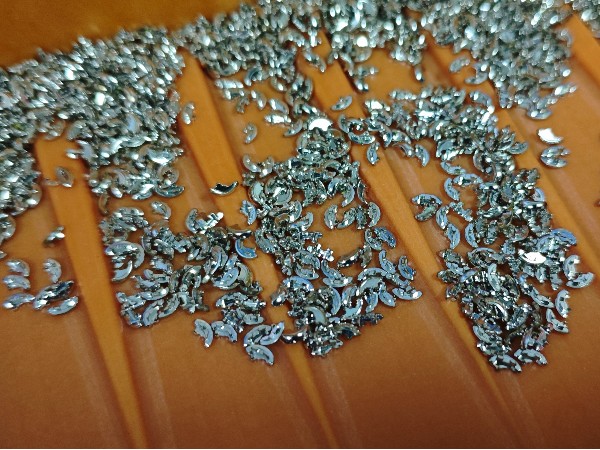 精密電子元件自動化排列解決方案 | 唯思特整列機