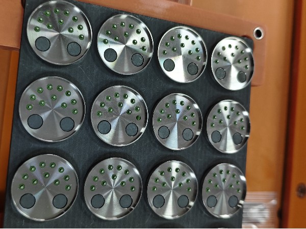 小玻珠與細引線，航天零件的“自動舞步”——看唯思特整列機如何精密“排列”燒結前奏