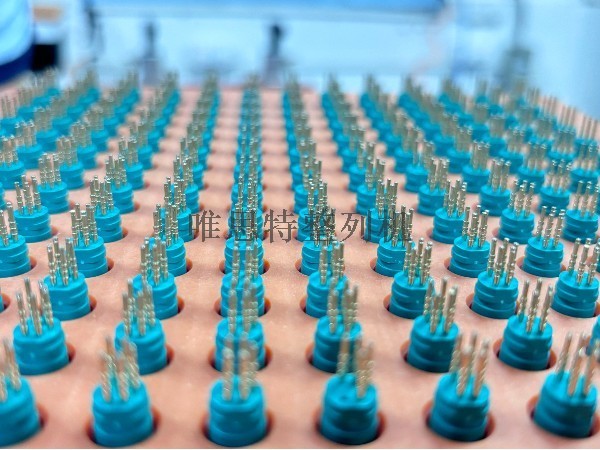 專為 3C 電子打造：唯思特整列機高效解決微型連接器、精密手機卡托排序挑戰