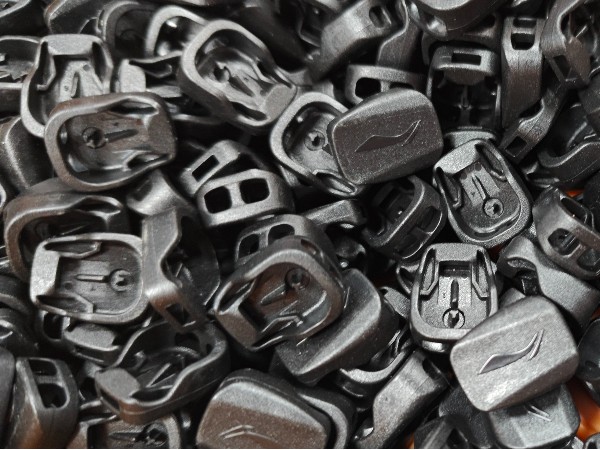 服飾輔料小零件排列太頭疼？唯思特整列機一鍵搞定彈簧、紐扣自動化排列！