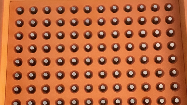 唯思特零件自動整列機，柱形鉚螺母排列案例