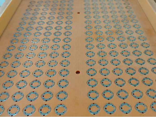 金屬墊片吸附轉移操作-唯思特整列機