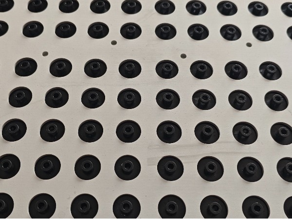 唯思特整列機(jī)：鞋眼扣自動(dòng)化精密排列與擺盤解決方案