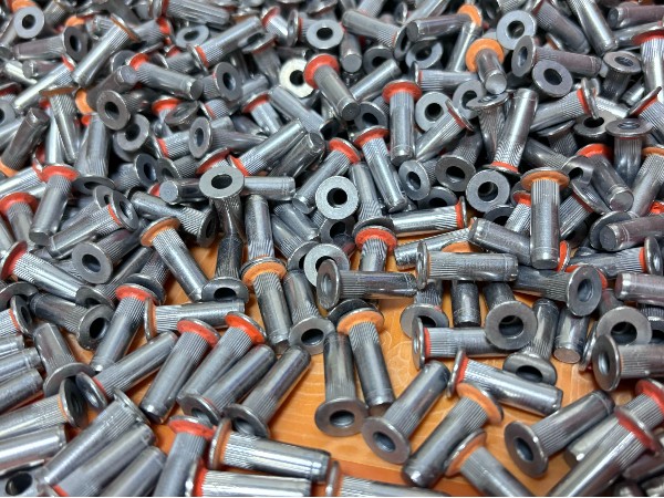 唯思特整列機(jī):鉚釘自動(dòng)化排列解決方案 唯思特整列機(jī):鉚釘自動(dòng)化排列解決方案