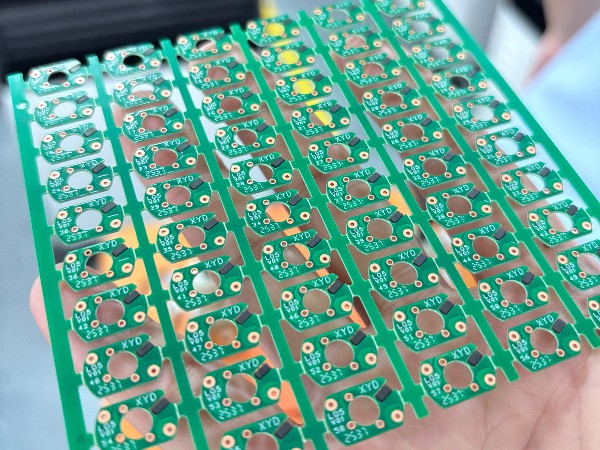 【視頻】PCB板插針效率提升6-7倍：一家電子廠的改造實(shí)錄